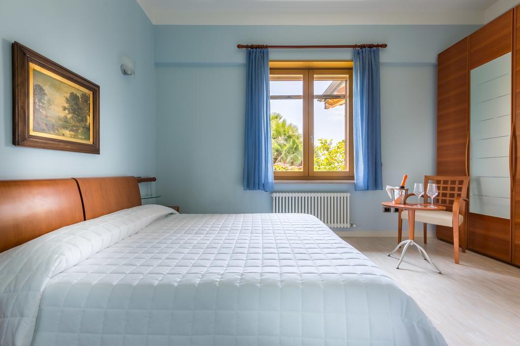 Bed and Breakfast Torre Degli Ulivi Tignale Esterno foto