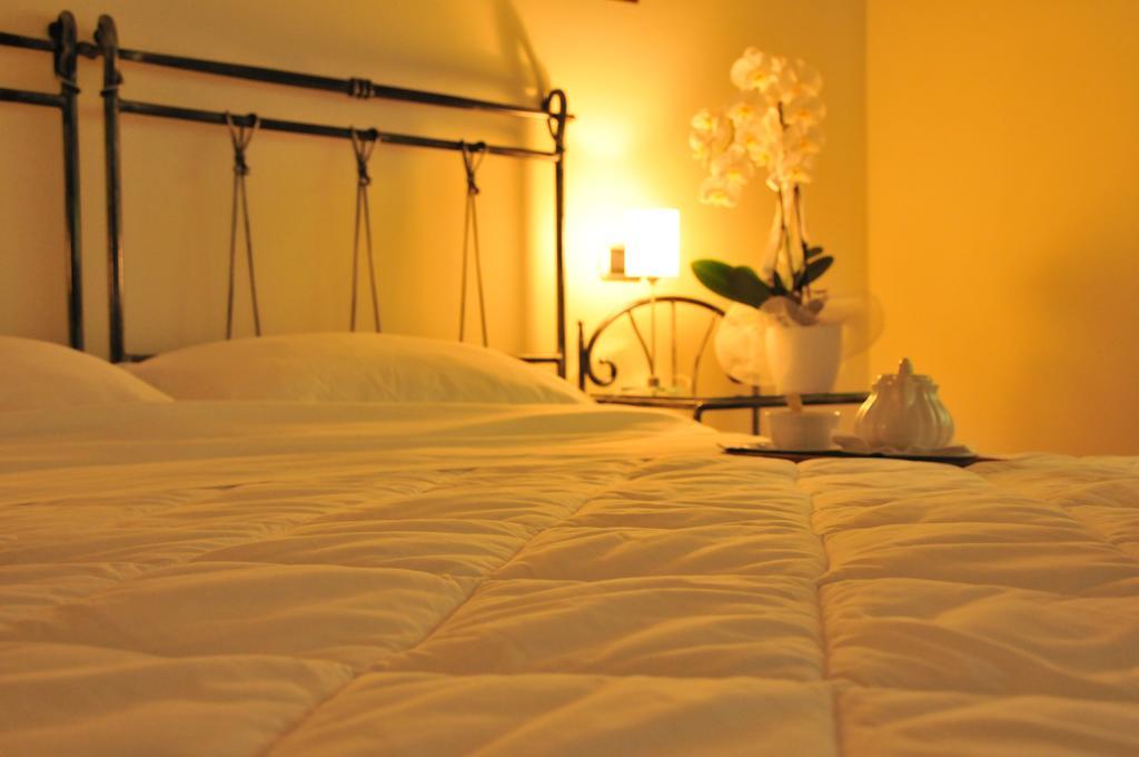 Bed and Breakfast Torre Degli Ulivi Tignale Camera foto