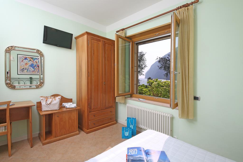 Bed and Breakfast Torre Degli Ulivi Tignale Esterno foto